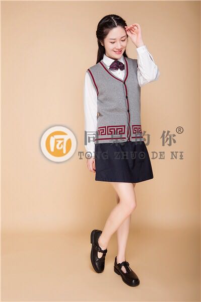 中學(xué)生定做校服廠家哪家專業(yè)？