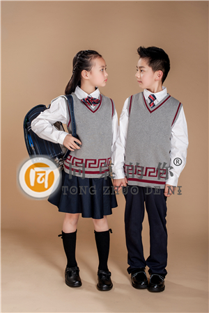 小學(xué)生校服專業(yè)訂做廠家有哪些？