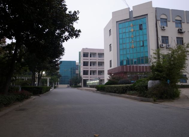 同桌的你與你一路同行——江陰市初級中學校服