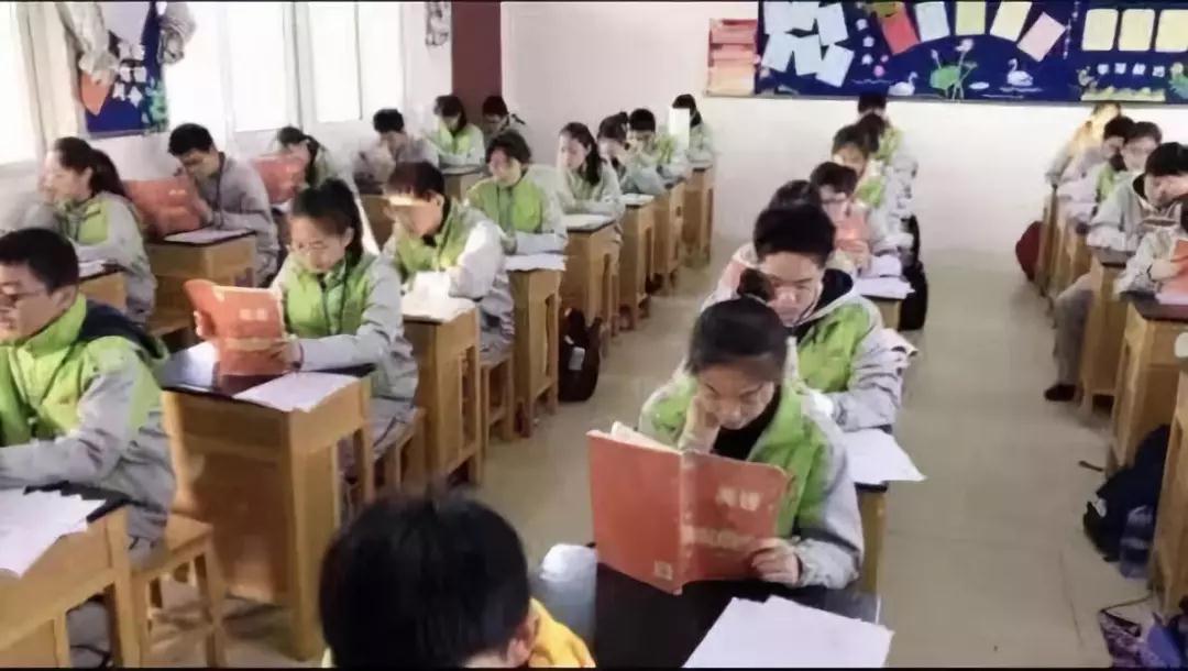 同桌的你與你一路同行——江陰市初級中學校服