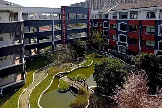 以夢為馬,莫負(fù)韶華——江陰市第一中學(xué)校服