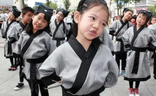 漢服成為小學(xué)生校服？家長紛紛提議反對，原因就兩個字！