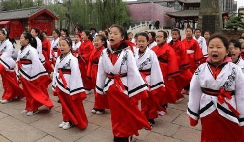 漢服成為小學(xué)生校服？家長紛紛提議反對，原因就兩個字！