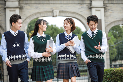 學校在選擇校服廠家時需要避免的幾個誤區(qū)