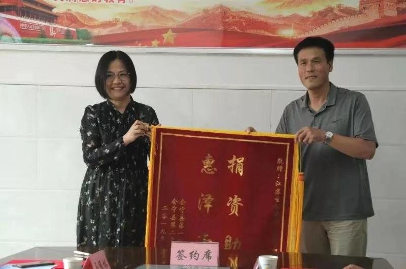 情系老區(qū)教育，愛灑會寧學(xué)子 | 同桌的你校服將愛心播撒甘肅會寧！