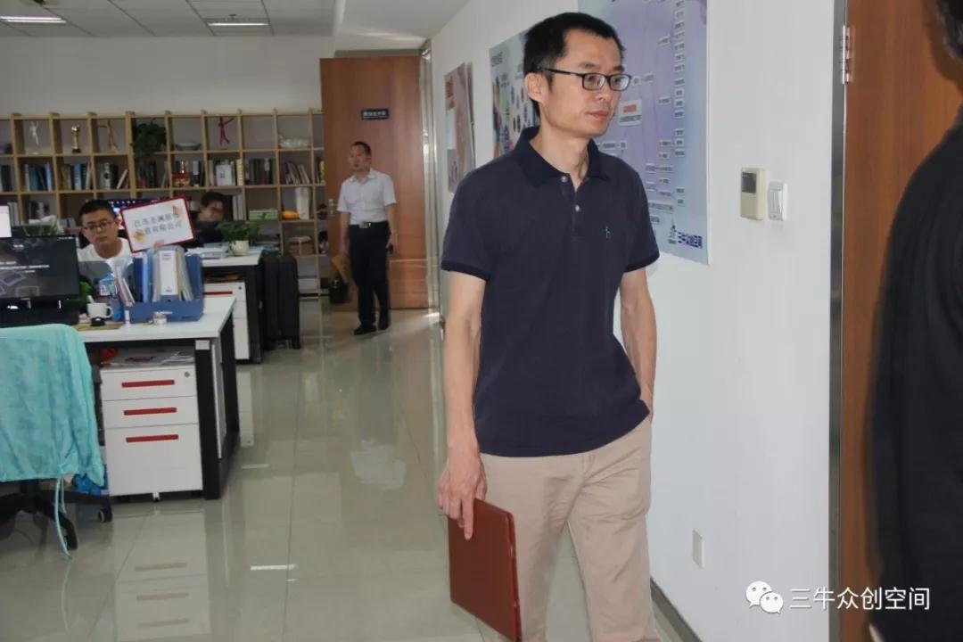 熱烈歡迎無錫科技創(chuàng)新創(chuàng)業(yè)大賽專家評(píng)審組一行蒞臨國(guó)家級(jí)三牛眾創(chuàng)空間調(diào)研指導(dǎo)