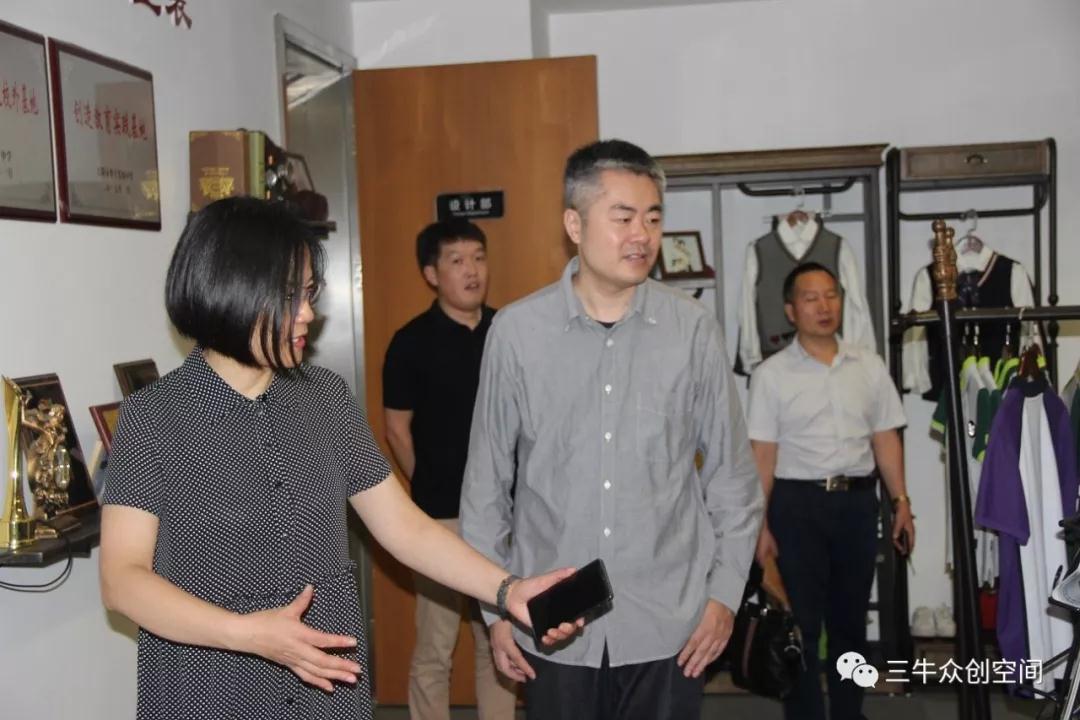 熱烈歡迎無錫科技創(chuàng)新創(chuàng)業(yè)大賽專家評(píng)審組一行蒞臨國(guó)家級(jí)三牛眾創(chuàng)空間調(diào)研指導(dǎo)