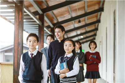 小學秋季校服訂做廠家