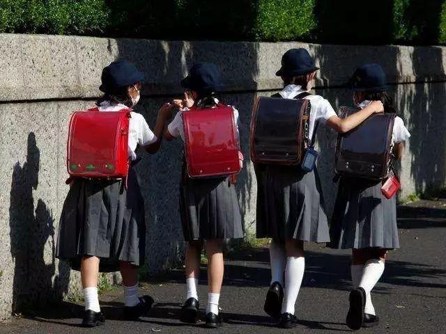 各國校服大比拼，你最中意哪款校服？