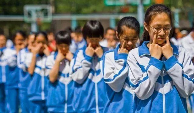 各國校服大比拼，你最中意哪款校服？