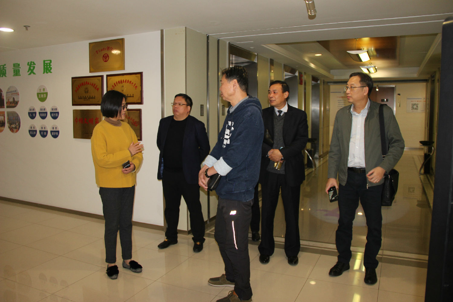 熱烈歡迎南寧教育局領(lǐng)導(dǎo)、百裕集團(tuán)許曲煌董事長(zhǎng)一行蒞臨江蘇圣瀾參觀指導(dǎo)