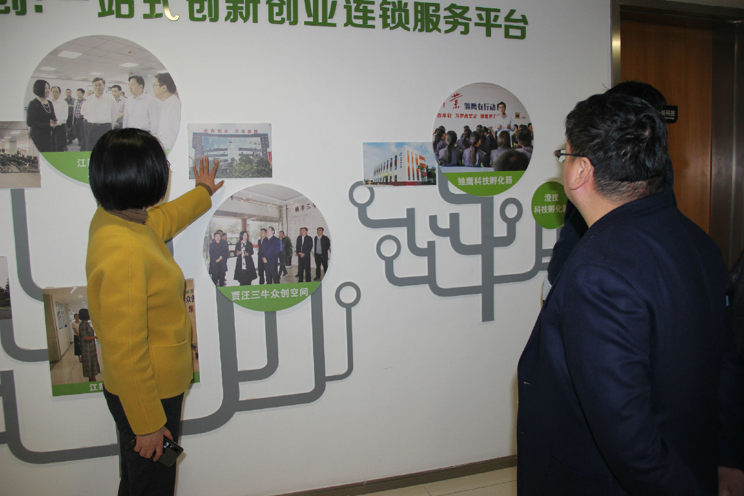 熱烈歡迎南寧教育局領(lǐng)導(dǎo)、百裕集團(tuán)許曲煌董事長(zhǎng)一行蒞臨江蘇圣瀾參觀指導(dǎo)