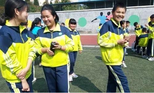 有必要定制智能校服嗎？網(wǎng)友對于智能校服的看法