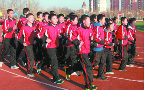 什么沖鋒衣校服加工定做更好？