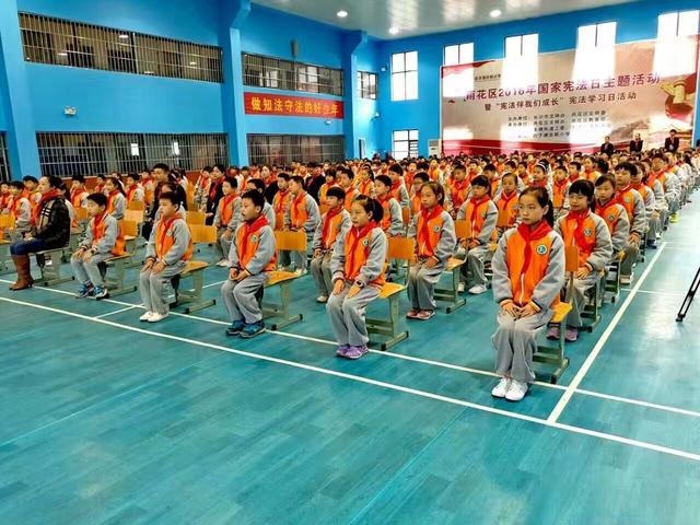 統(tǒng)一穿小學校服的好處