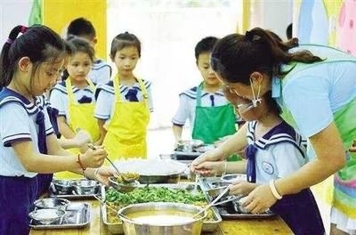 論校服生產(chǎn)在出廠(chǎng)前檢查的重要性