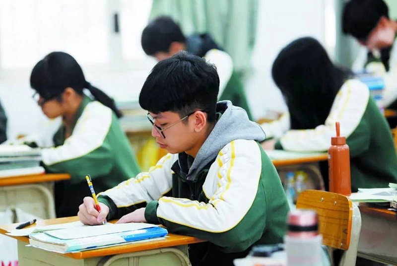 如何提高學生校服的酸堿度合格率?