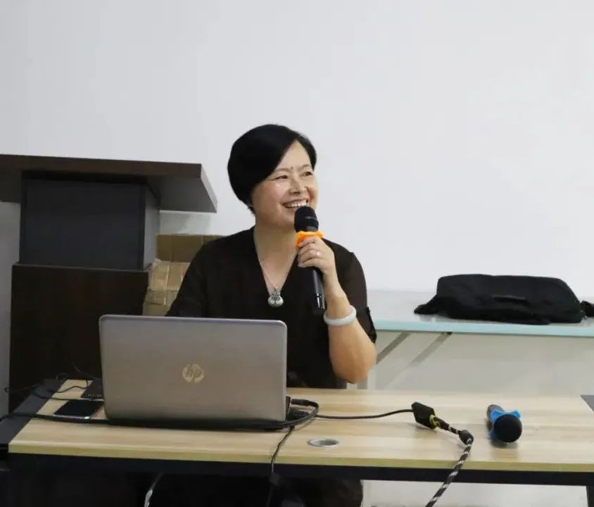 弘揚工匠精神 成就出彩人生 江蘇圣瀾服飾公司關工委舉辦青年教育主題講座