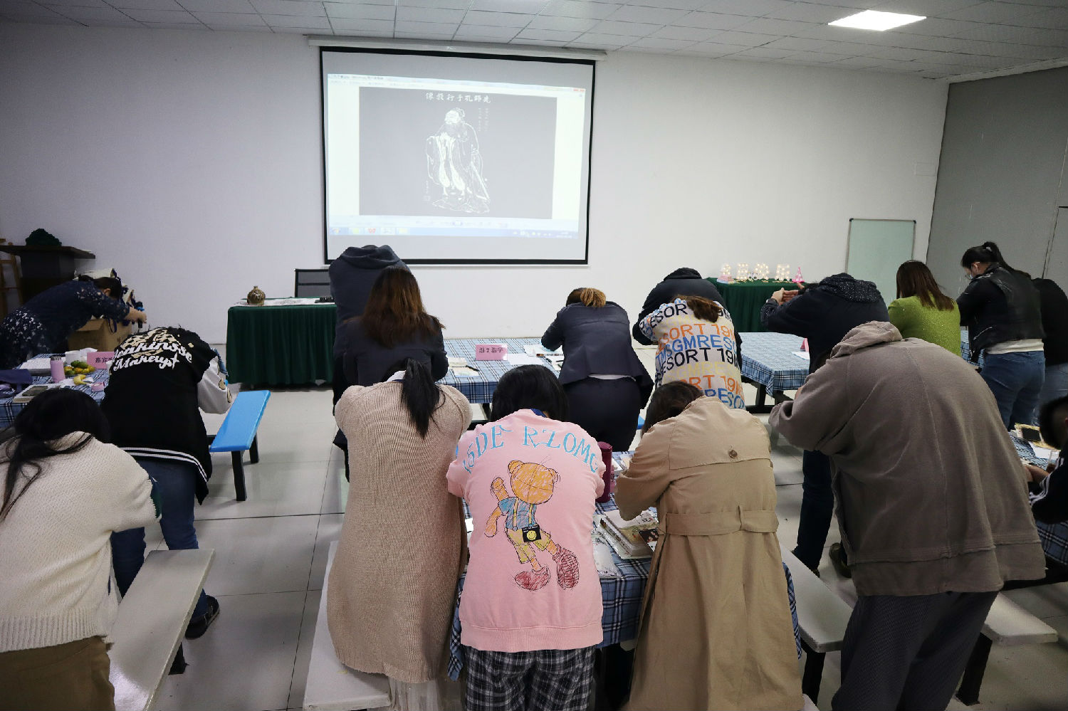 悅享經(jīng)典 同慶生辰 | 圣瀾服飾第十八次悅讀會暨大牌生日會