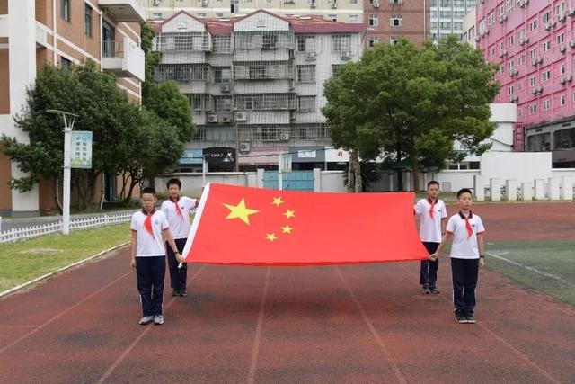 如何根據(jù)學(xué)生校服外型看得出校服質(zhì)量？