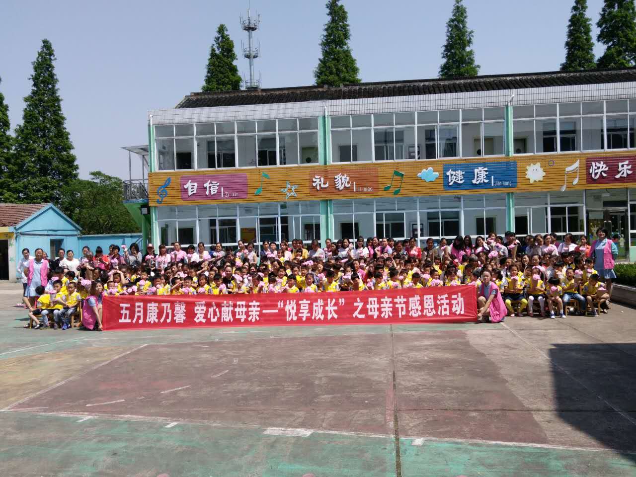 五月康乃馨 愛心獻母親 ——“同桌的你”之Tone Joyce天跡公益手工課 攜手祝塘婦聯(lián)再次走進文林“紅黃藍”幼兒園