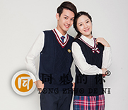 校服日，我要成為學(xué)校流動的形象！