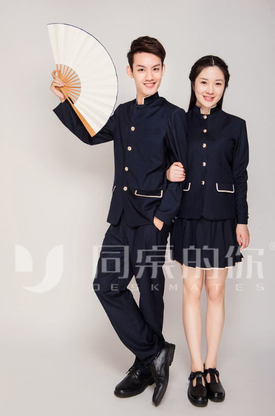 同桌的你是如何為同學(xué)們量身定制校服的？