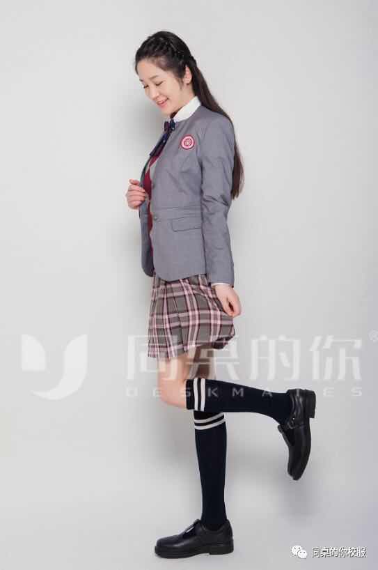 選擇專業(yè)的班服生產(chǎn)廠家需要準備什么？