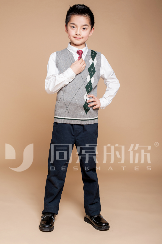 穿同桌的你校服，展現(xiàn)你的個(gè)性與風(fēng)采