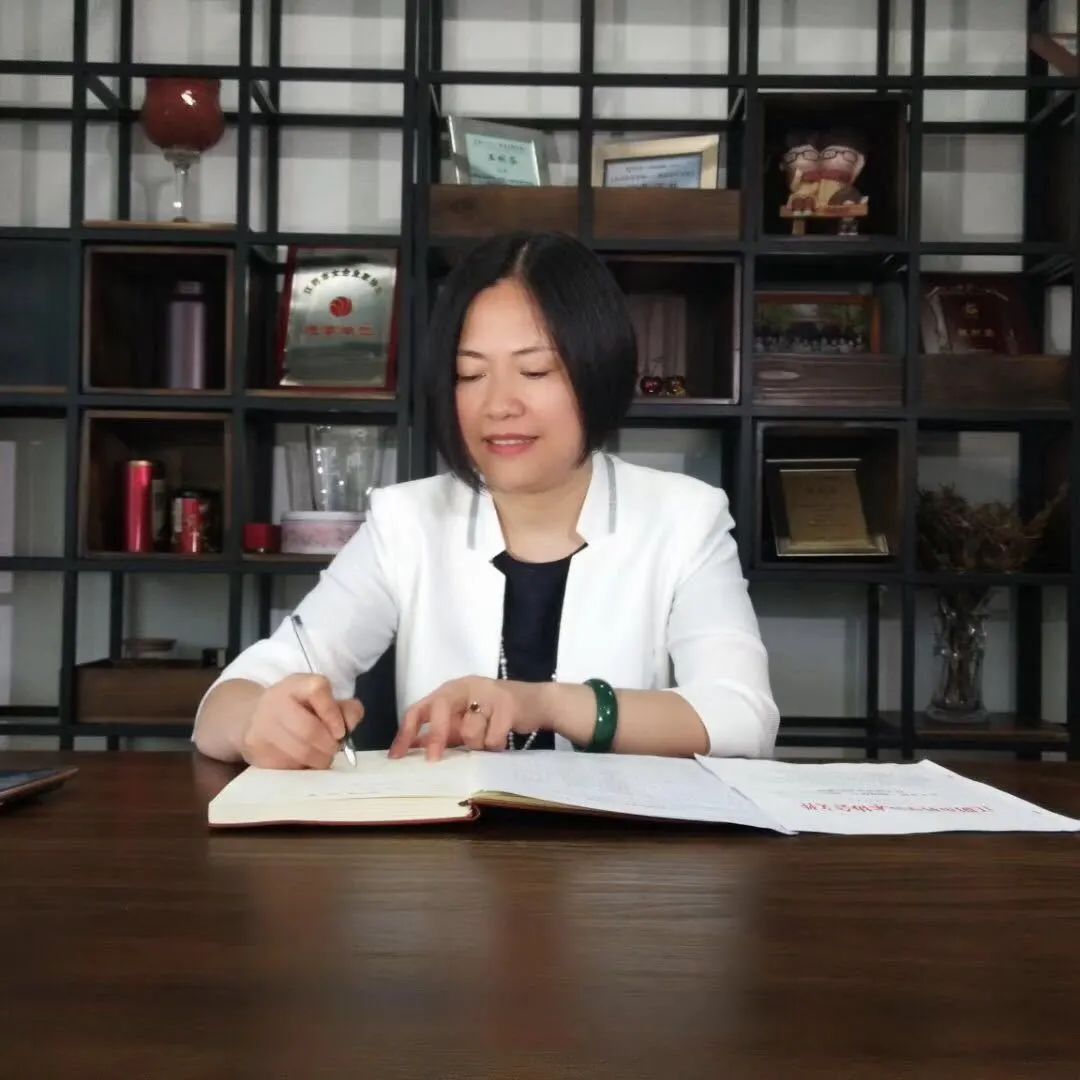 唱響“同桌的你”，倡導(dǎo)“同行的你”——記民建會(huì)員、江蘇圣瀾服飾創(chuàng)意有限公司董事長(zhǎng)王秋芬