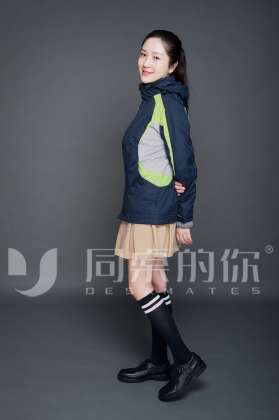 孩子每天穿著的定制校服來自哪里？