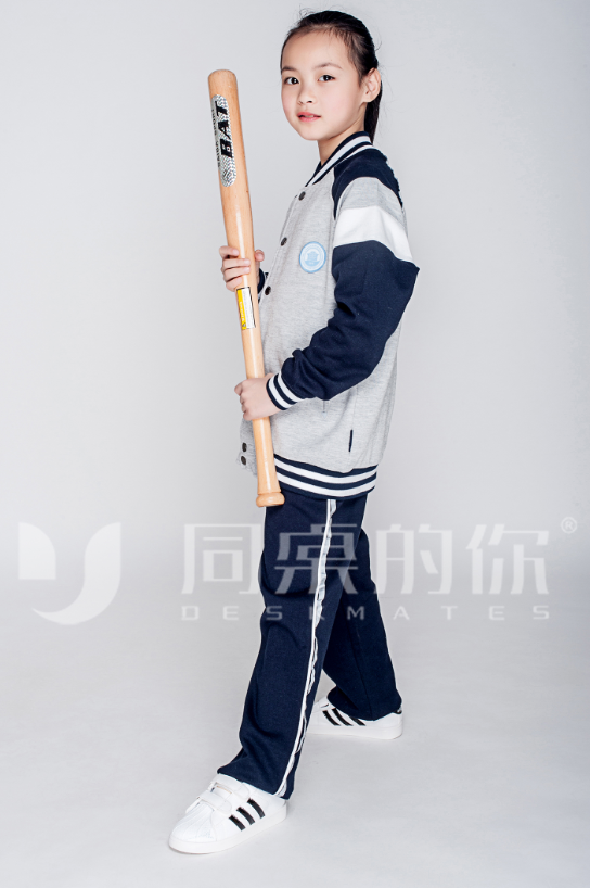 中小學(xué)校服訂做找哪個(gè)廠家比較好？