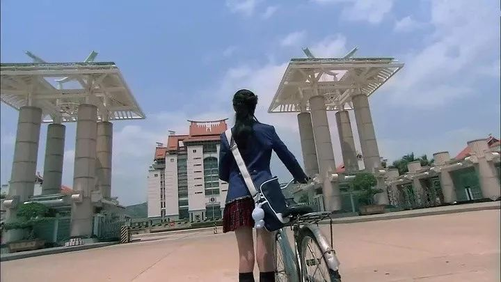 這是你記憶里那些溫存而向往的貴族校服的模樣？