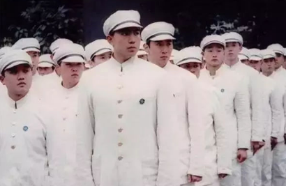 國(guó)潮降臨，看到這些屬于我們的中式校服，我振奮了！