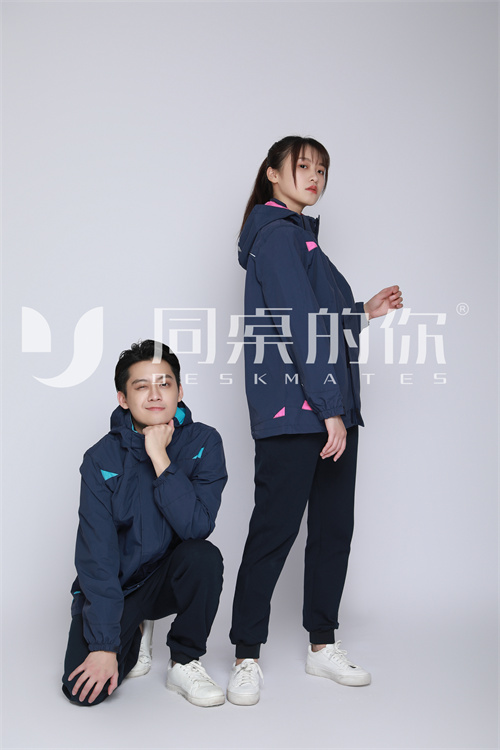 如何辨別羽絨類冬季校服的質(zhì)量好壞呢？
