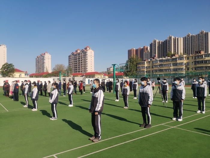你知道給學生訂校服什么顏色合適嗎？