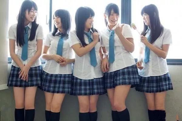 中美日“校服女生”大比拼！