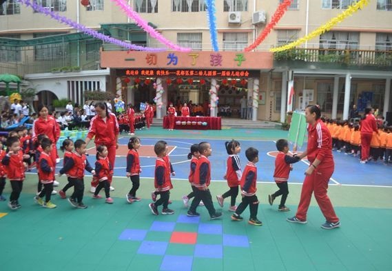 幼兒校服定制有必要購(gòu)買那么多套嗎？