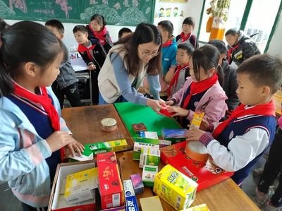中學(xué)生穿初中生校服有什么意義？