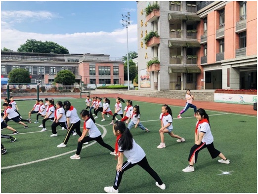 學(xué)生校服定做該怎么分類？