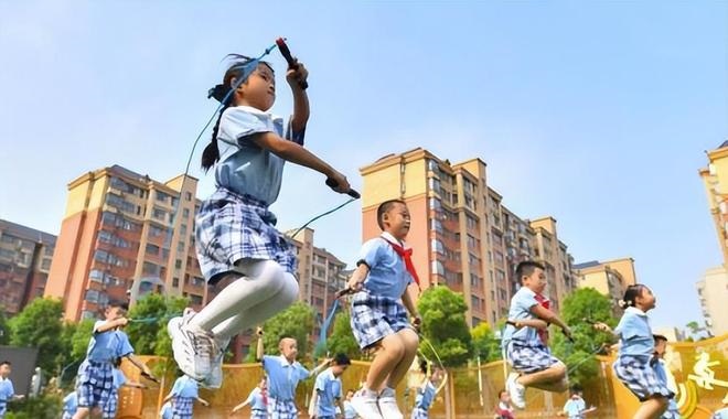 學校校服定做，學生家長應有更多的話語權(quán)