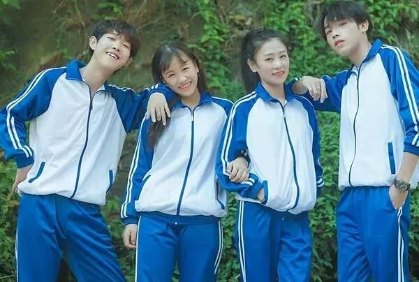 為什么學(xué)生校服白色和藍(lán)色居多？