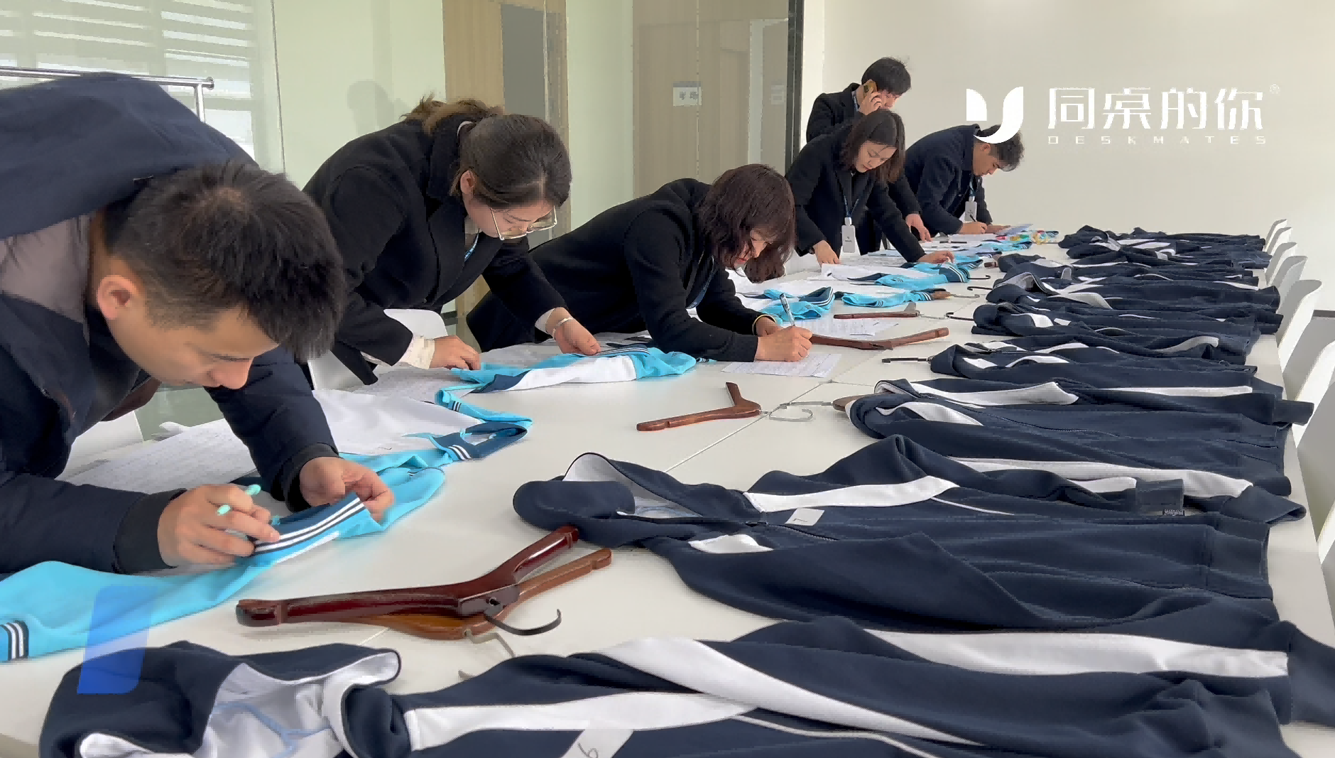 校服生產(chǎn)線：揭秘校服廠家的神秘制造過程
