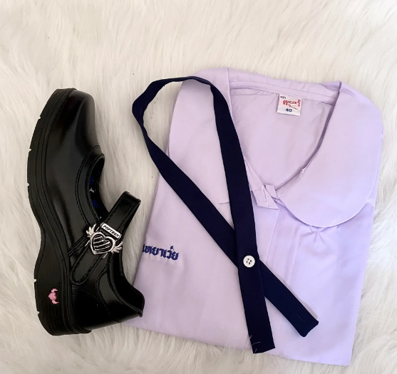 傳統(tǒng)與時(shí)尚交相輝映：泰式校服搭配的領(lǐng)結(jié)