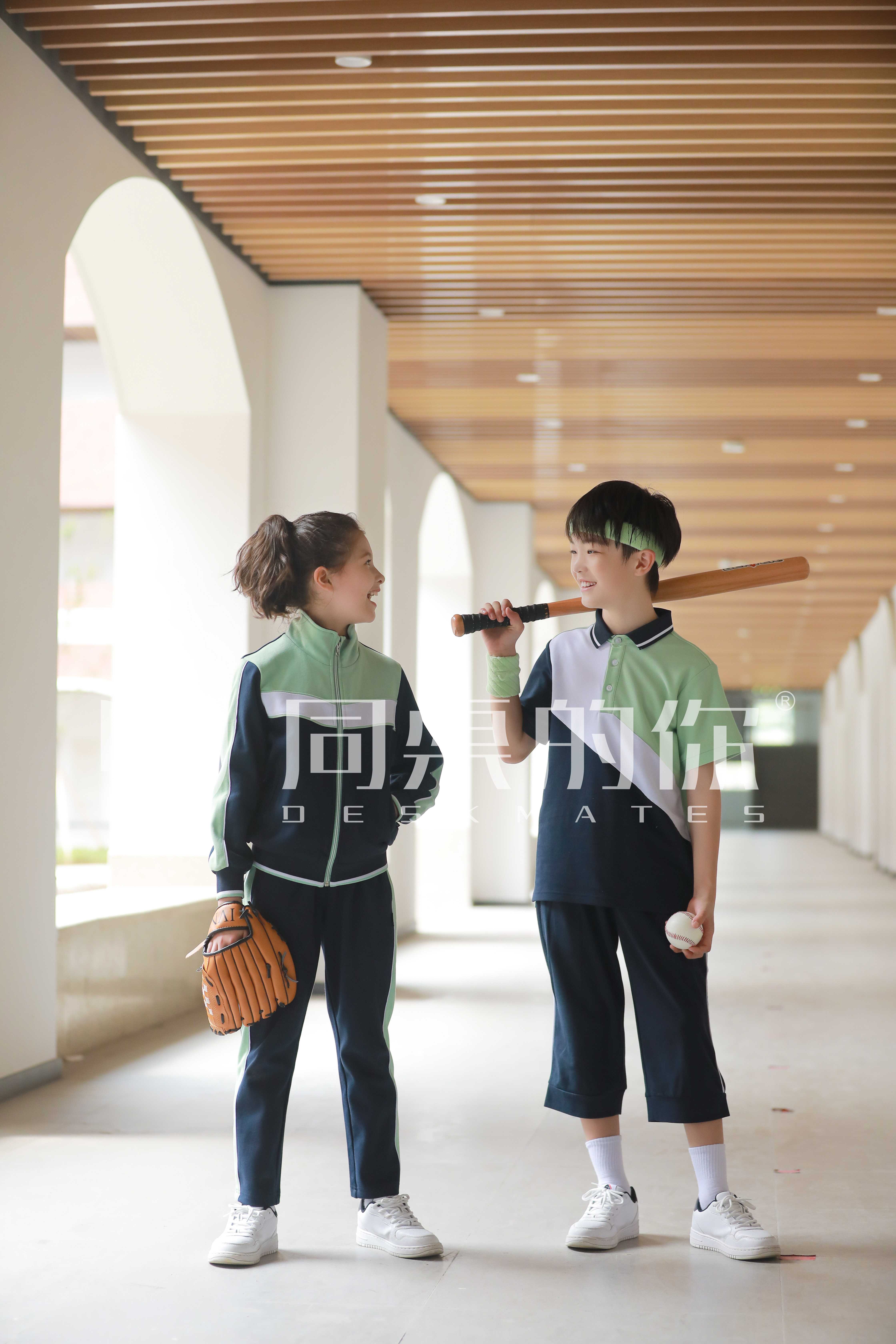 等了一周，我終于從校服代理手上買到想要的校服了！