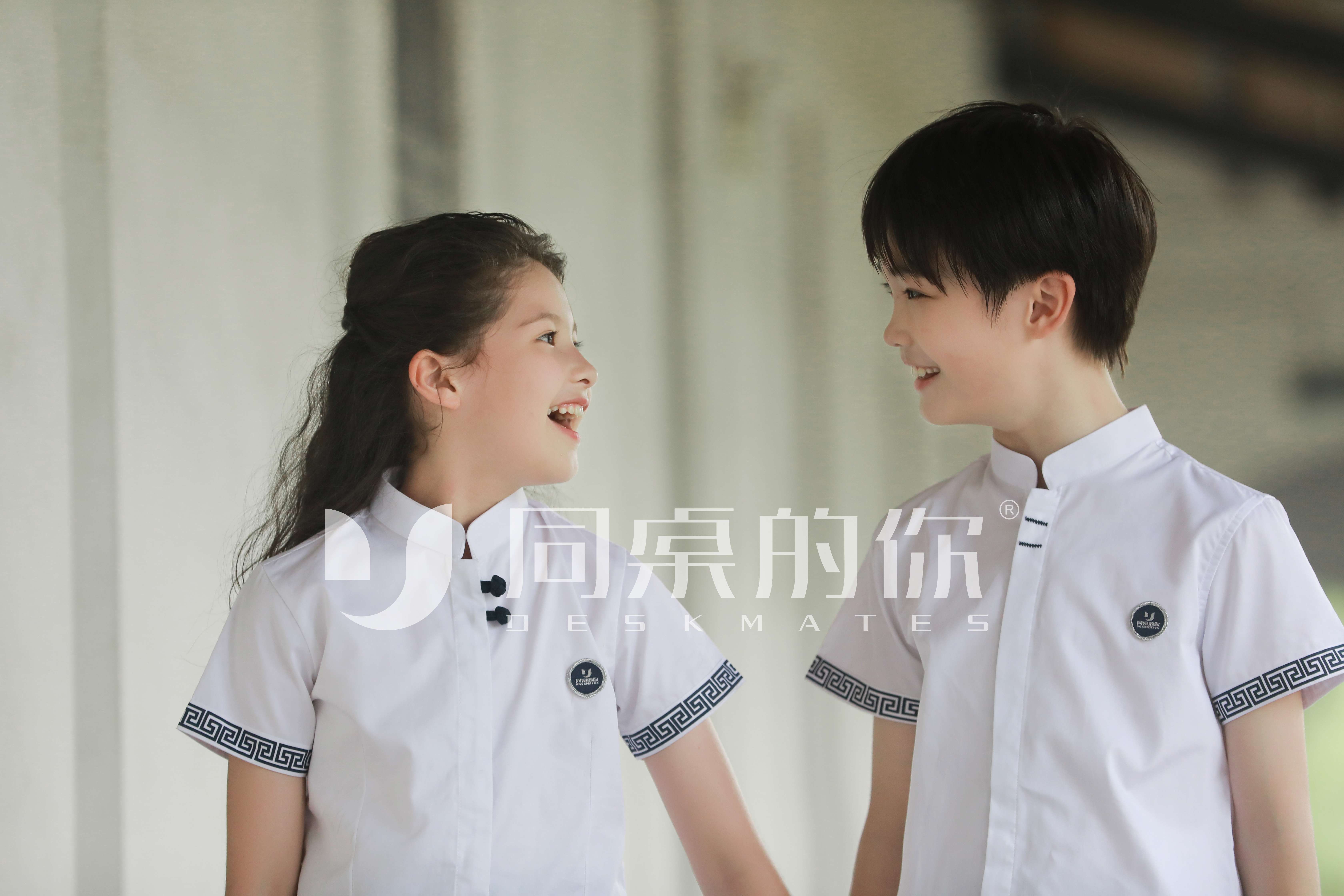 夏季校服定制應(yīng)遵循什么標(biāo)準(zhǔn)？校服廠家怎么看？