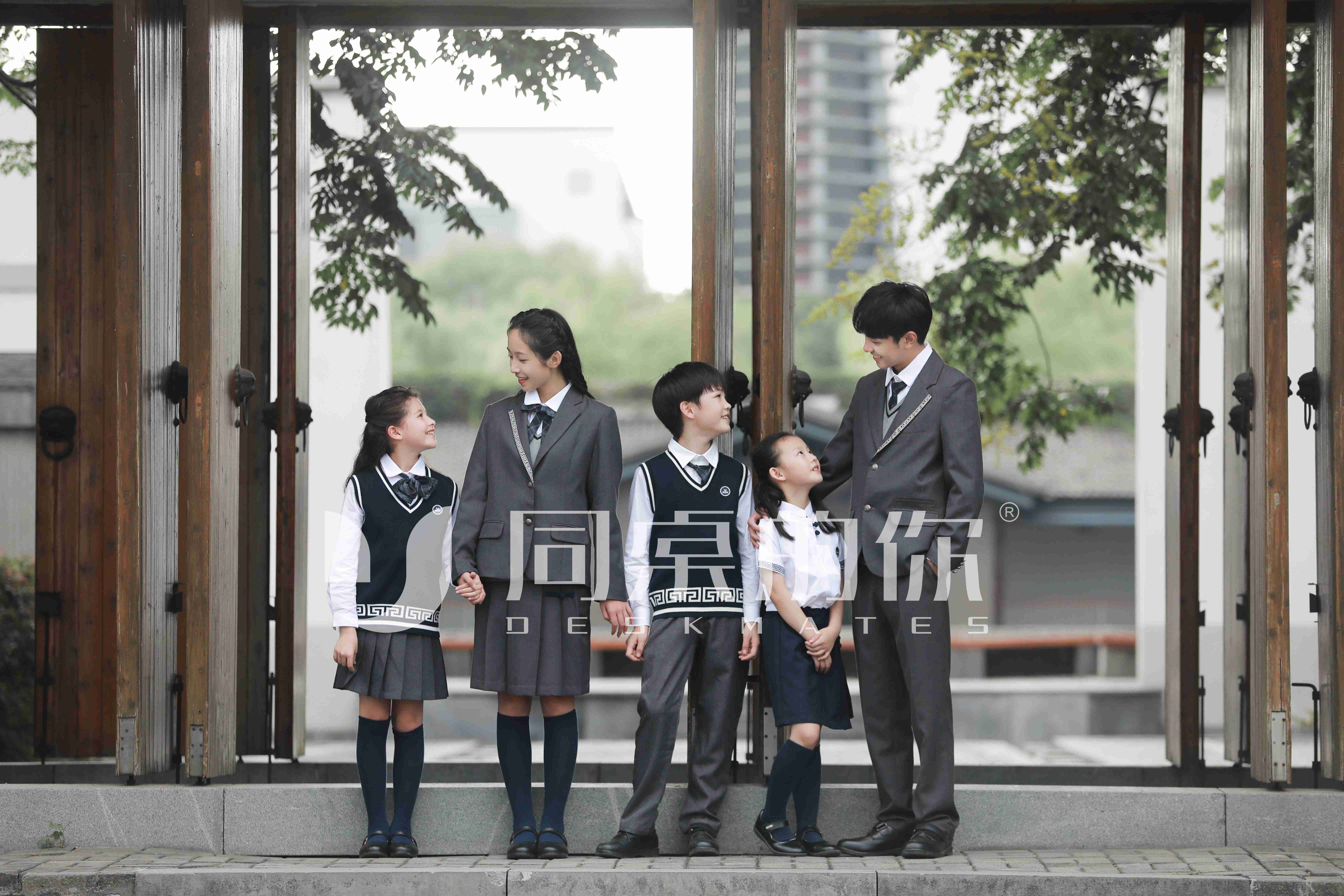 糾結(jié)怎么選中小學(xué)校服面料？校服廠家這樣說
