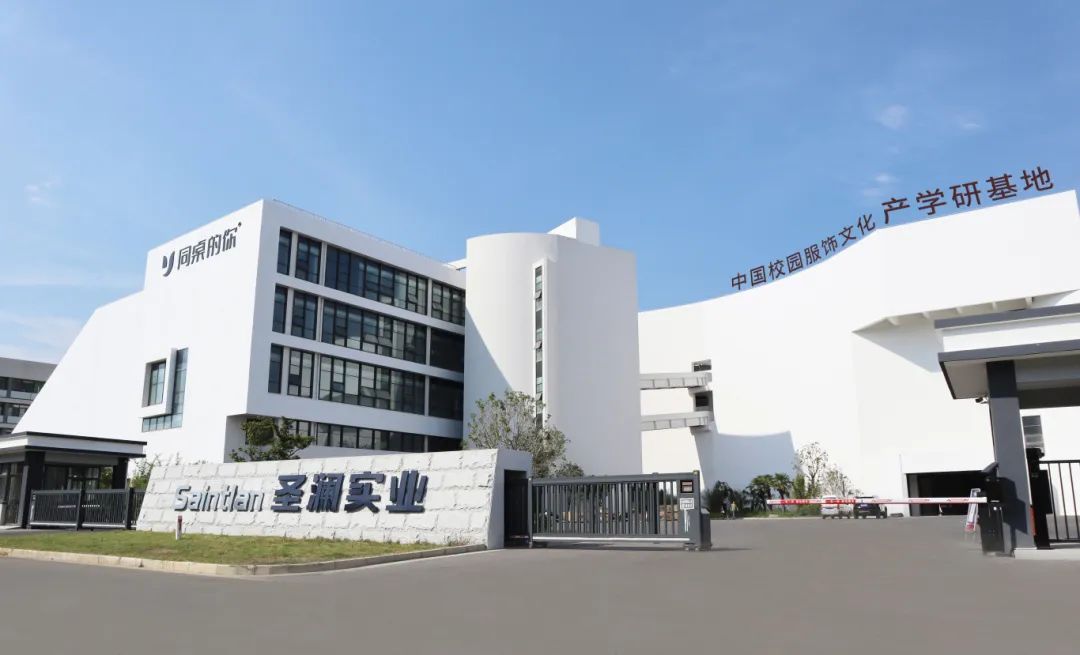 校服代理商如何打造令人滿意的定制校服：安全、品質(zhì)與便捷并重